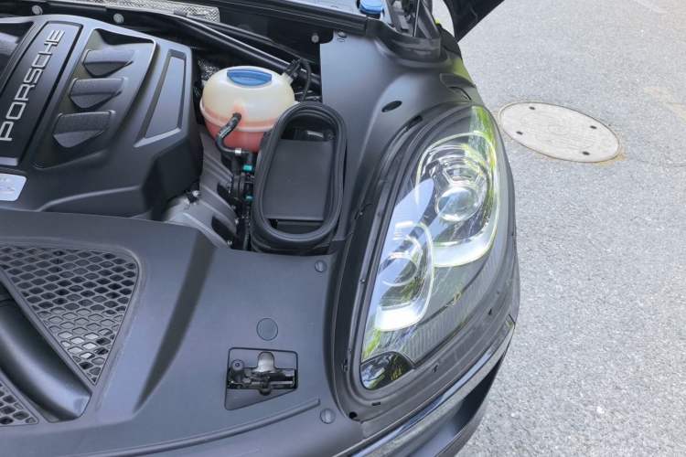 Used Porsche Macan 2016 Macan S 3.0T Engine Bay Left