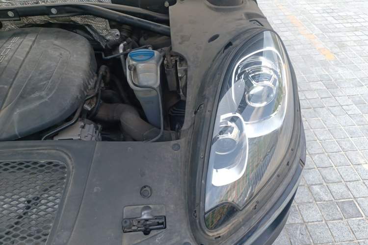 Used Porsche Macan 2016 Macan 2.0T Engine Bay Left