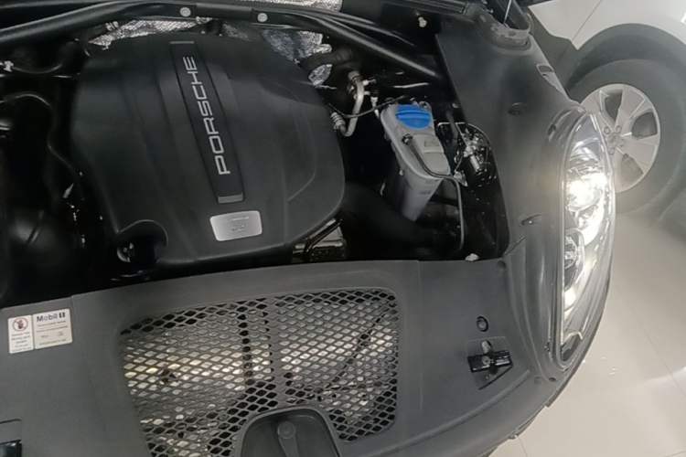 Used Porsche Macan 2016 Macan 2.0T Engine Bay Left