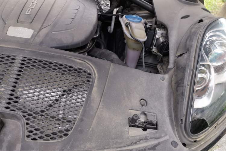 Used Porsche Macan 2016 Macan 2.0T Engine Bay Left