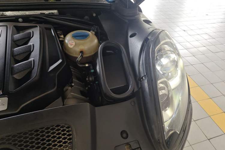 Used Porsche Macan 2016 Macan S 3.0T Engine Bay Left