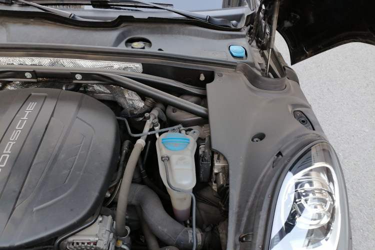 Used Porsche Macan 2016 Macan 2.0T Engine Bay Left