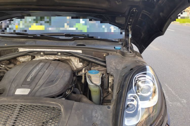 Used Porsche Macan 2016 Macan 2.0T Engine Bay Left