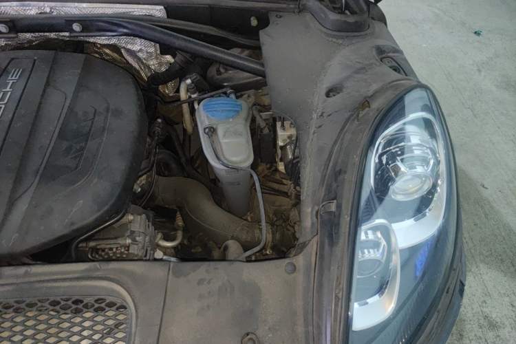 Used Porsche Macan 2016 Macan 2.0T Engine Bay Left