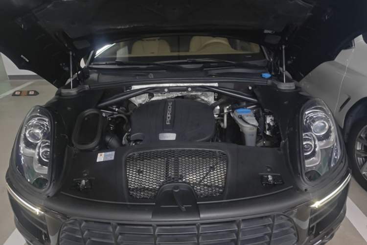 Used Porsche Macan 2016 Macan 2.0T Engine Bay