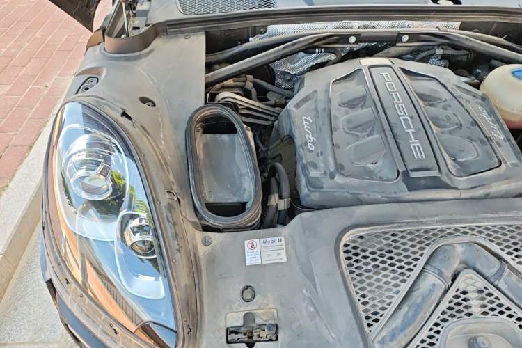 Used Porsche Macan  Engine Bay Right