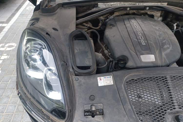 Used Porsche Macan 2016 Macan 2.0T Engine Bay Right
