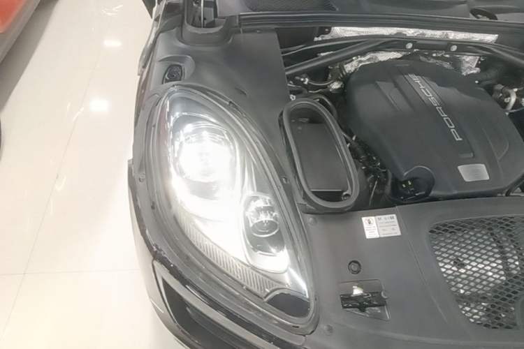 Used Porsche Macan 2016 Macan 2.0T Engine Bay Right