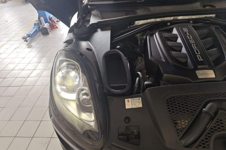 Used Porsche Macan 2016 Macan S 3.0T Engine Bay Right