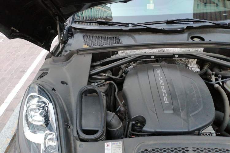 Used Porsche Macan 2016 Macan 2.0T Engine Bay Right