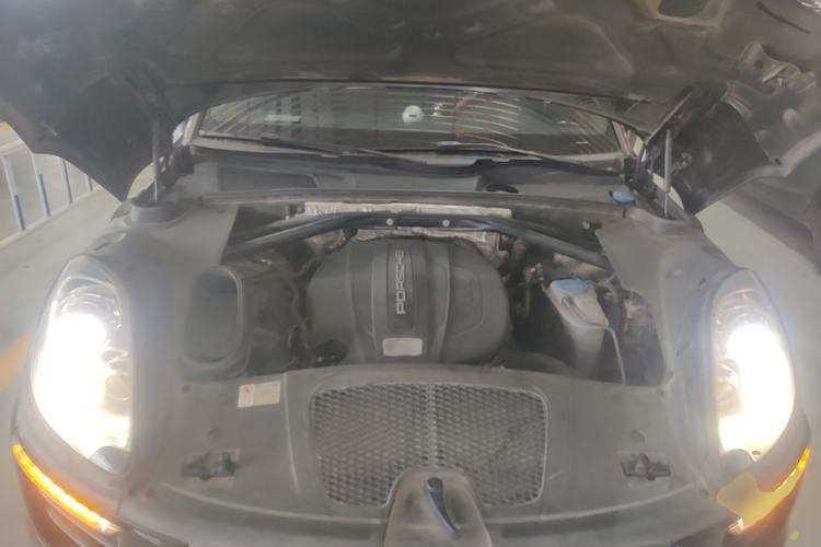 Used Porsche Macan 2016 Macan 2.0T Engine Bay