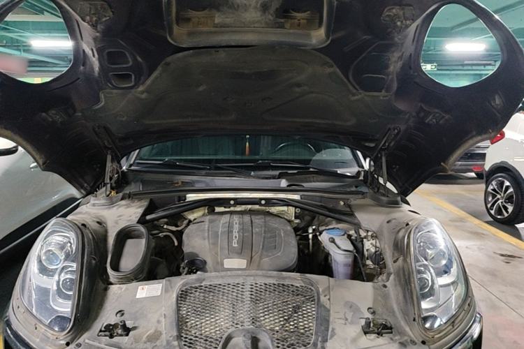 Used Porsche Macan 2016 Macan 2.0T Engine Bay