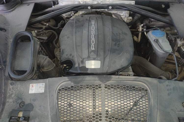 Used Porsche Macan 2016 Macan 2.0T Engine Bay