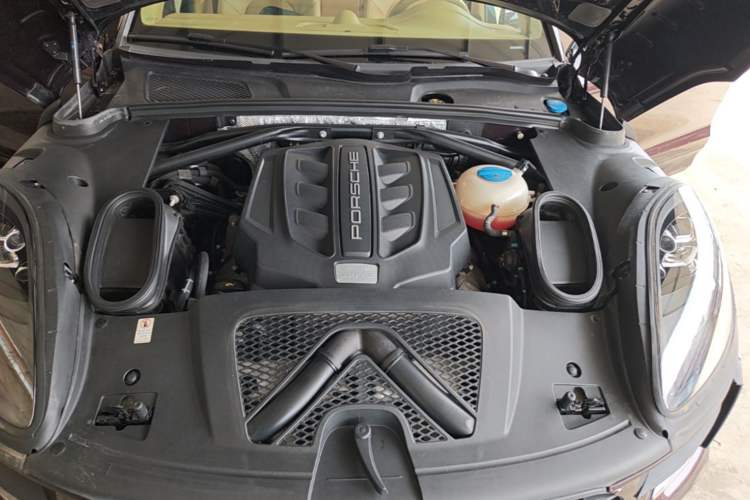 Used Porsche Macan 2016 Macan S 3.0T Engine Bay