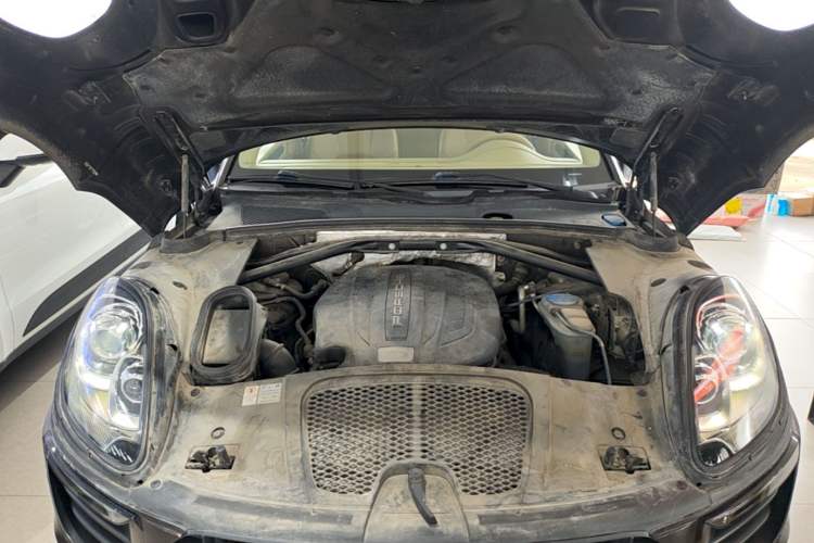 Used Porsche Macan 2016 Macan 2.0T Engine Bay