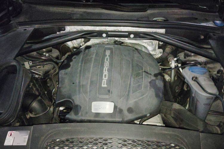 Used Porsche Macan 2016 Macan 2.0T Engine Bay