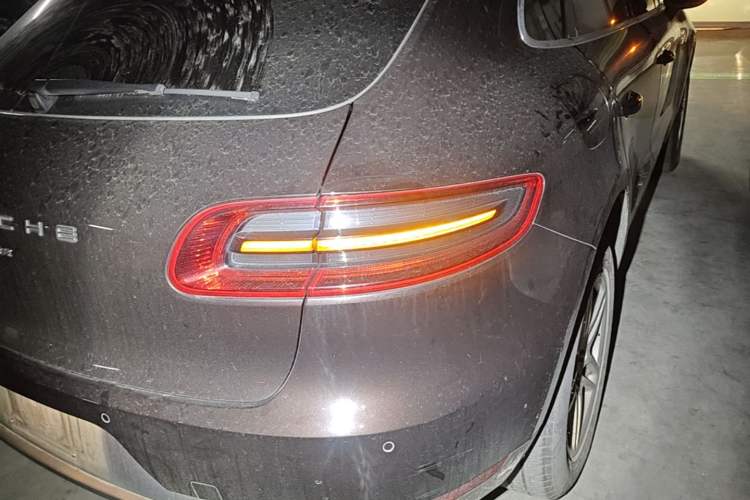 Used Porsche Macan 2016 Macan 2.0T Exterior 3