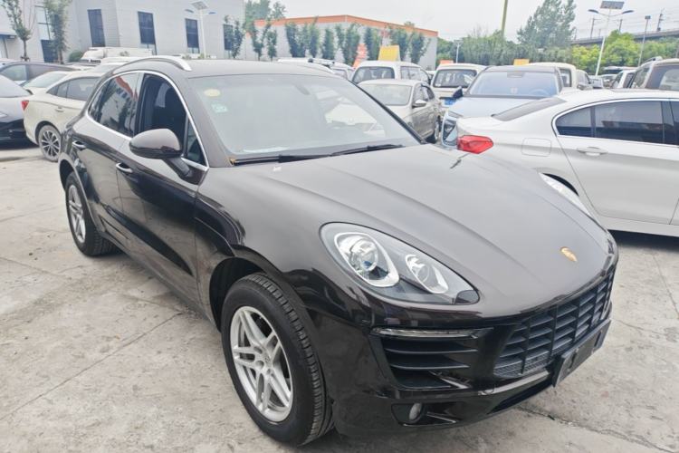 Used Porsche Macan 2016 Macan 2.0T Front Right 45 Deg