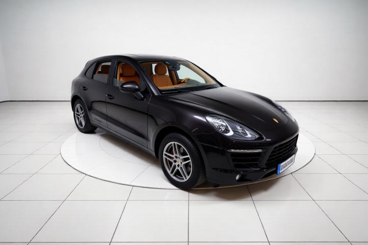 Used Porsche Macan 2016 Macan 2.0T Front Right 45 Deg