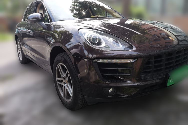 Used Porsche Macan 2016 Macan 2.0T Front Right 45 Deg