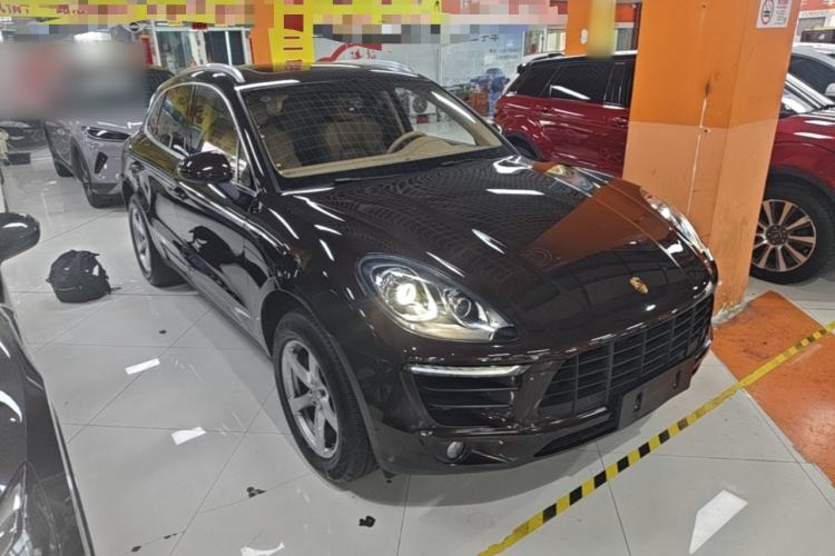 Used Porsche Macan 2016 Macan 2.0T Front Right 45 Deg