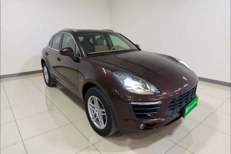 Used Porsche Macan 2016 Macan 2.0T Front Right 45 Deg