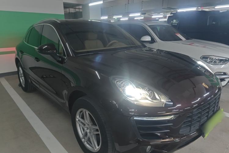 Used Porsche Macan 2016 Macan 2.0T Front Right 45 Deg