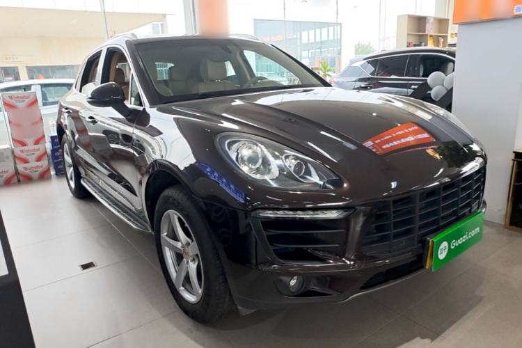 Used Porsche Macan 2016 Macan 2.0T Front Right 45 Deg