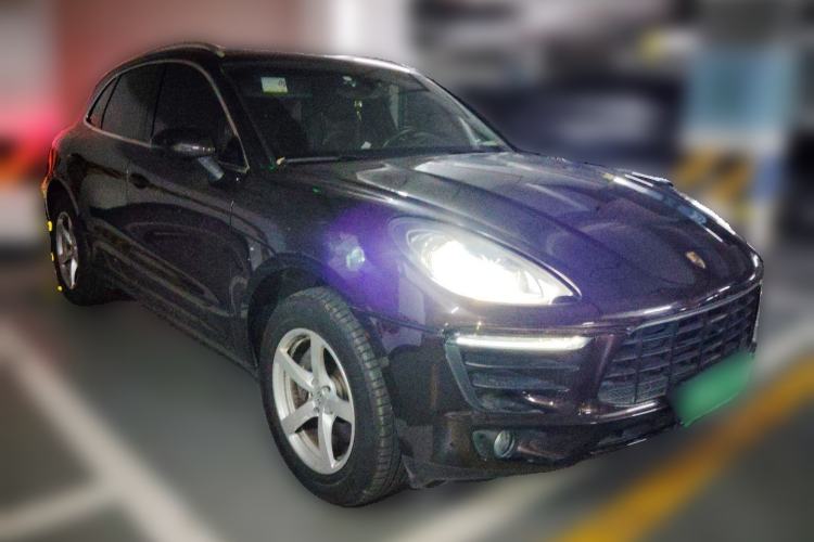 Used Porsche Macan 2016 Macan 2.0T Front Right 45 Deg