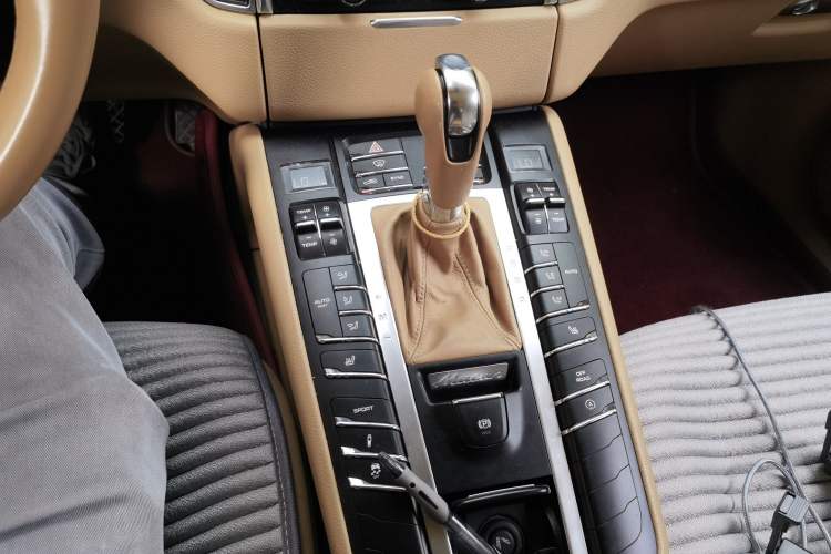 Used Porsche Macan 2016 Macan 2.0T Gear Lever
