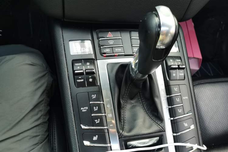 Used Porsche Macan 2016 Macan 2.0T Gear Lever