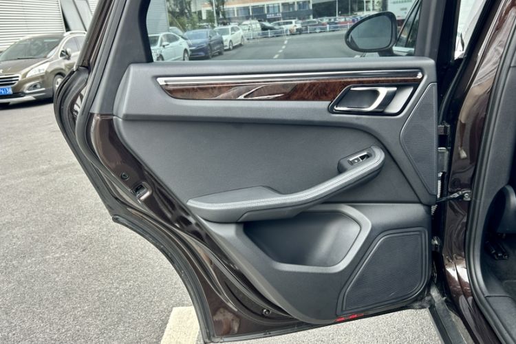 Used Porsche Macan 2016 Macan 2.0T Interior 4