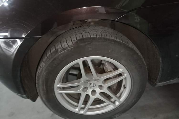 Used Porsche Macan 2016 Macan 2.0T Left Front Wheel Hub