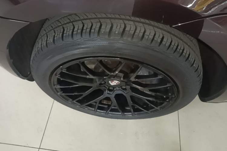 Used Porsche Macan 2016 Macan 2.0T Left Front Wheel Hub