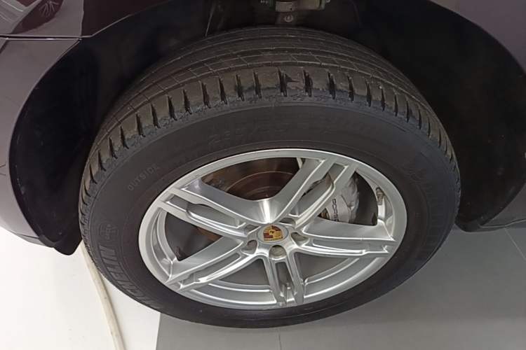 Used Porsche Macan 2016 Macan S 3.0T Left Front Wheel Hub