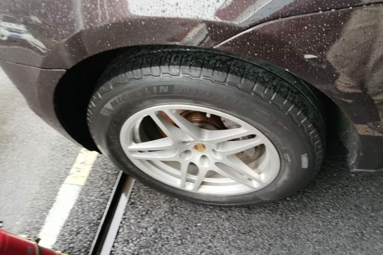 Used Porsche Macan 2016 Macan 2.0T Left Front Wheel Hub