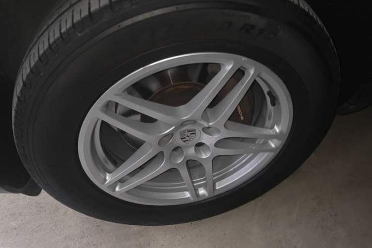 Used Porsche Macan 2016 Macan 2.0T Left Front Wheel Hub