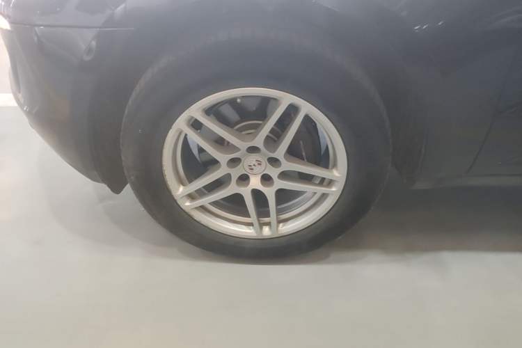 Used Porsche Macan 2016 Macan 2.0T Left Front Wheel Hub