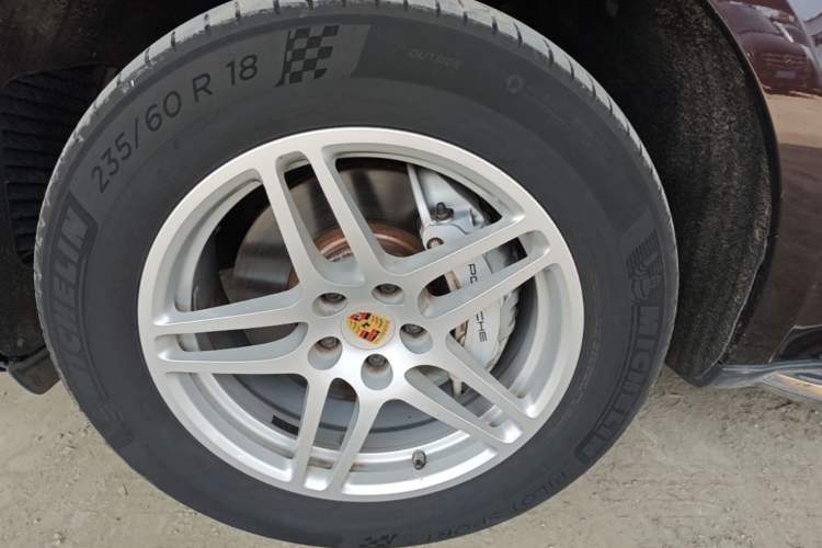 Used Porsche Macan 2016 Macan S 3.0T Left Front Wheel Hub