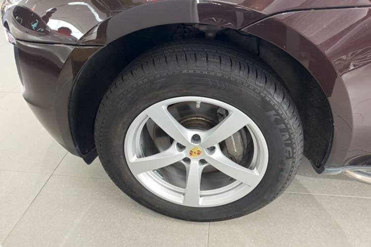 Used Porsche Macan 2016 Macan 2.0T Left Front Wheel Hub
