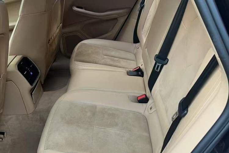 Used Porsche Macan 2016 Macan 2.0T Left Rear Seat