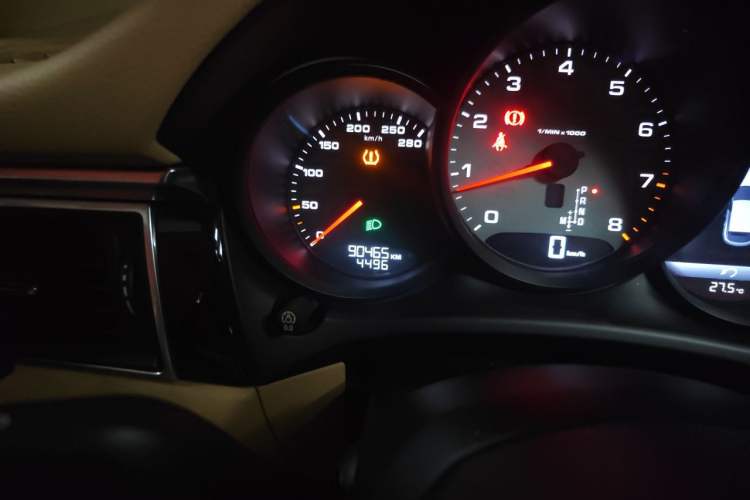 Used Porsche Macan 2016 Macan S 3.0T Odometer Close Up