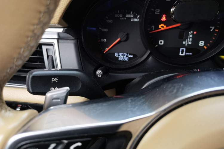 Used Porsche Macan 2016 Macan 2.0T Odometer Close Up