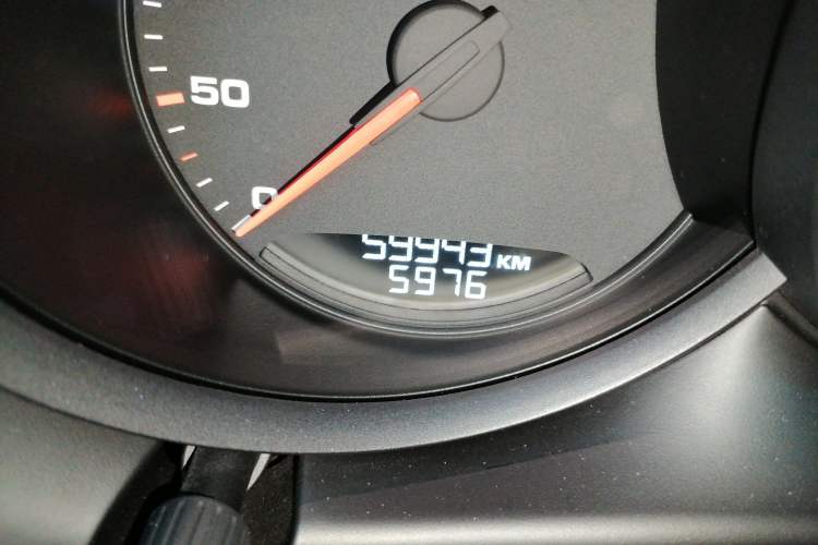 Used Porsche Macan 2016 Macan 2.0T Odometer Close Up