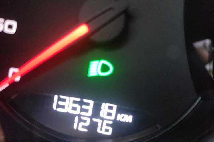 Used Porsche Macan 2016 Macan 2.0T Odometer Close Up