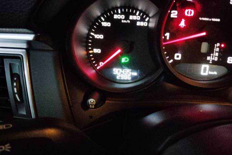 Used Porsche Macan 2016 Macan 2.0T Odometer Close Up
