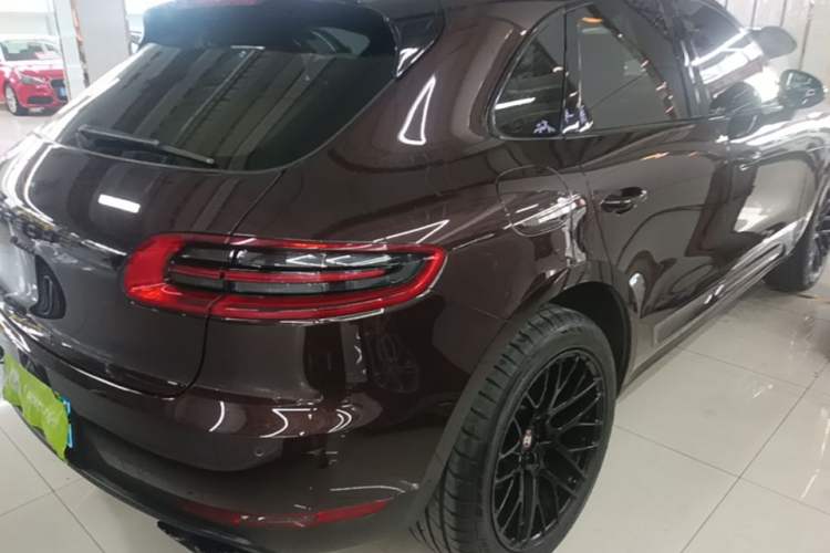 Used Porsche Macan 2016 Macan 2.0T Rear Right 45 Deg