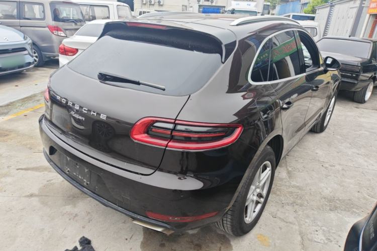 Used Porsche Macan 2016 Macan 2.0T Rear Right 45 Deg