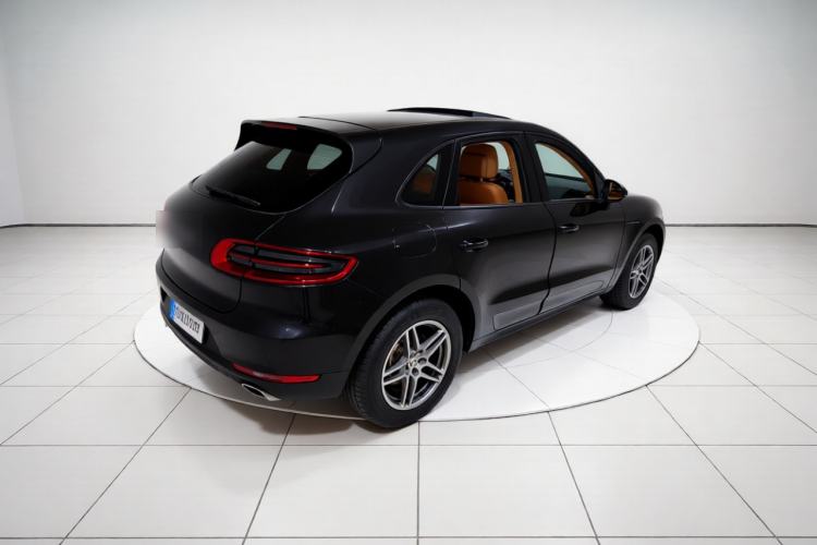 Used Porsche Macan 2016 Macan 2.0T Rear Right 45 Deg