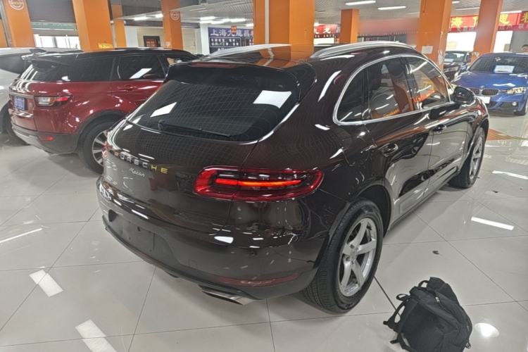 Used Porsche Macan 2016 Macan 2.0T Rear Right 45 Deg